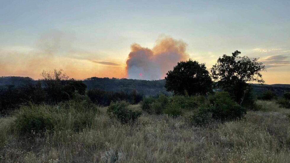Продължава да е бедствено положението в Ивайловградско заради пожар