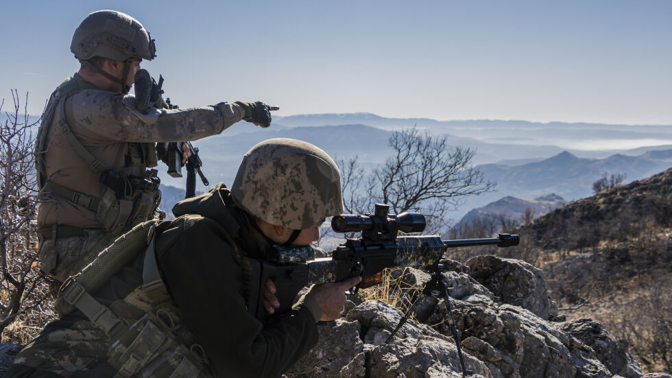 „Призраците на Бахмут“: Разказ за екип от снайперисти, които ловуват руснаци