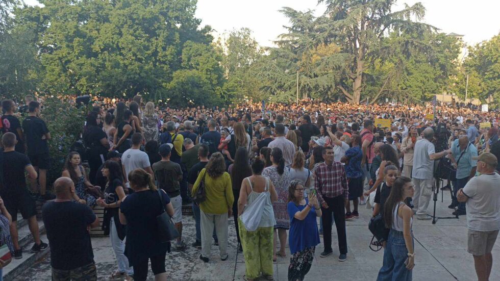 "400 шева": Хиляди хора се събраха в Стара Загора на протест