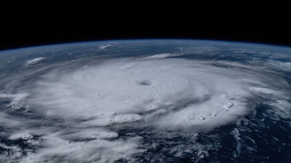 „Почти като Армагедон“: Ураганът „Берил“ се насочва към Ямайка със страшна сила (ВИДЕО)