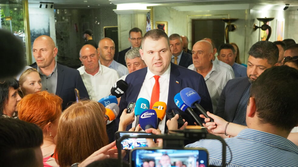  Делян Пеевски към Ахмед Доган: Готов съм да се срещнем 