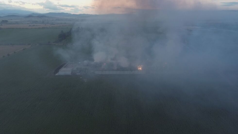  Пораженията след гърмежа: Базата за пиротехника от птичи взор (ВИДЕО) 