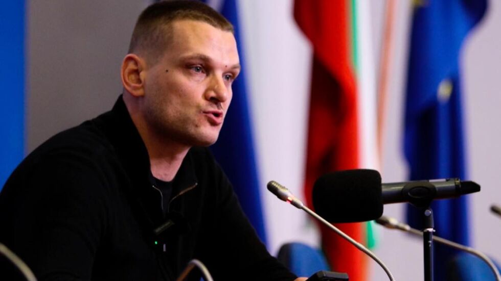  Арестуваха влогъра Симон Милков поради обиди към служители на реда 