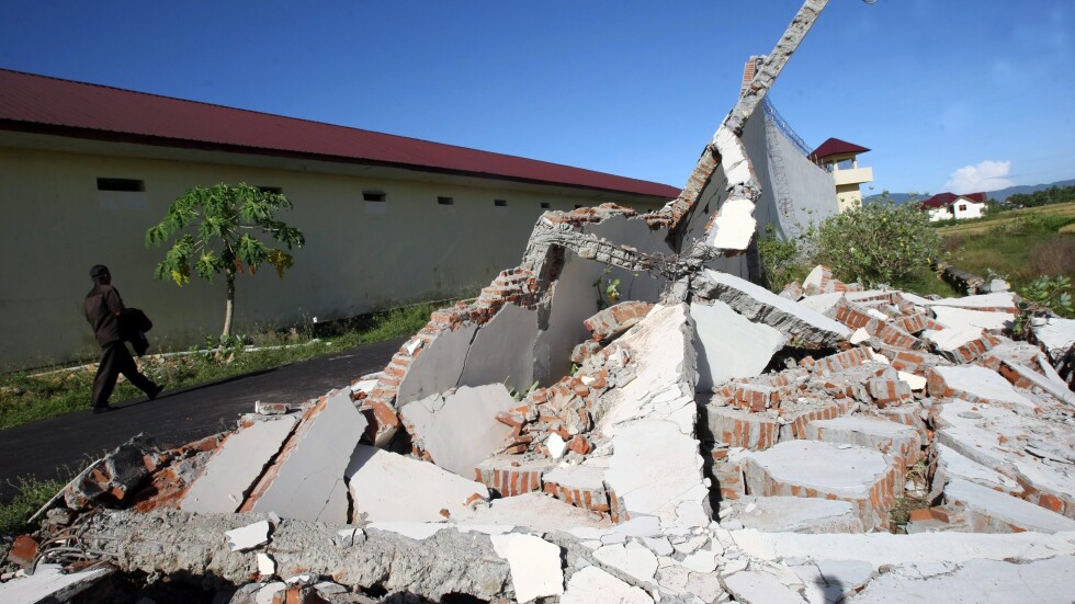 Броят на жертвите от земетресението в Индонезия надхвърли 90