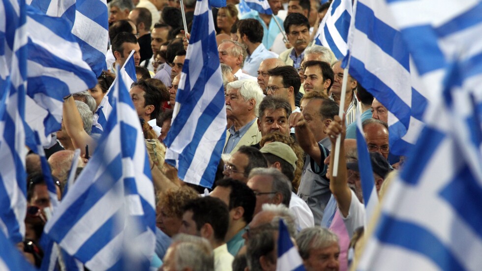 Споразумението между Атина и Брюксел раздели гърците