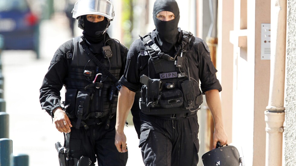 Българските полицаи работят с бронежилетки с изтекъл срок на годност