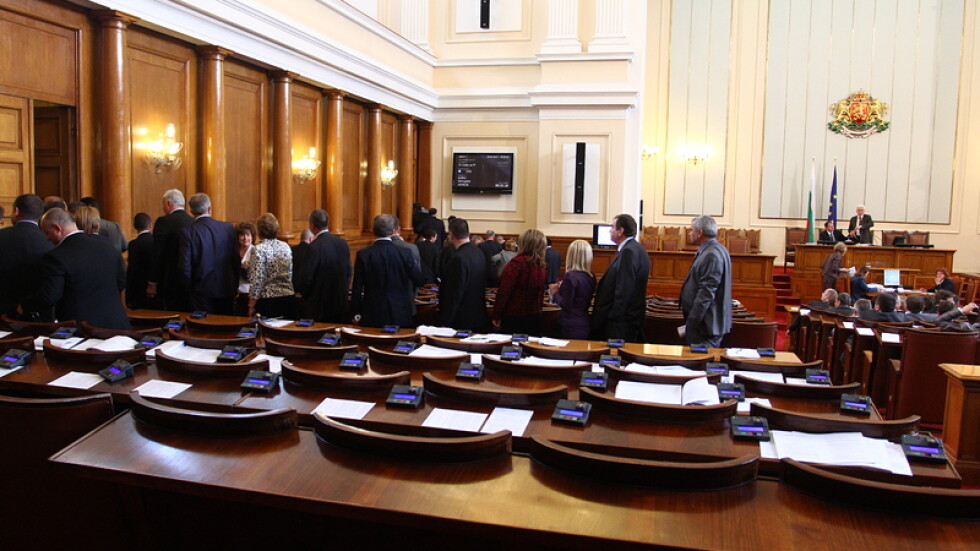 Депутатите се събират извънредно в петък