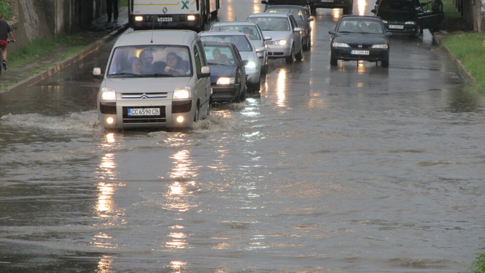Частично бедствено положение в Бургас заради дъждовете