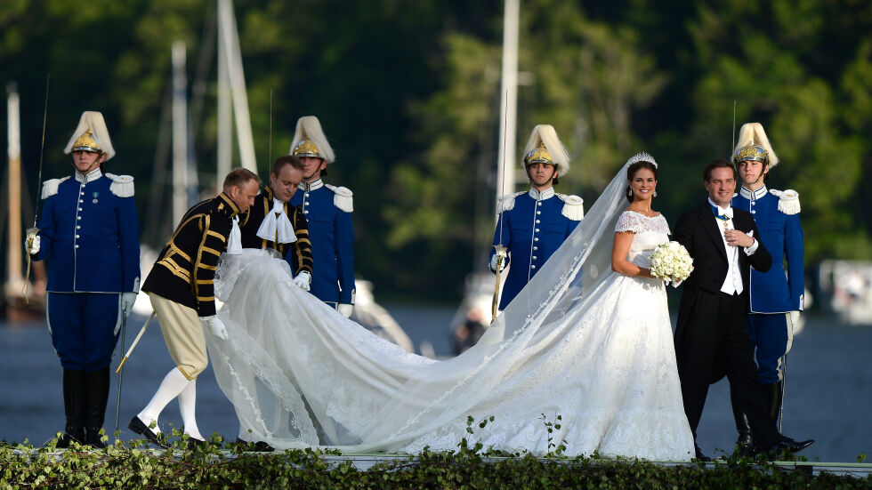Сватбената рокля на принцеса Маделин в детайли