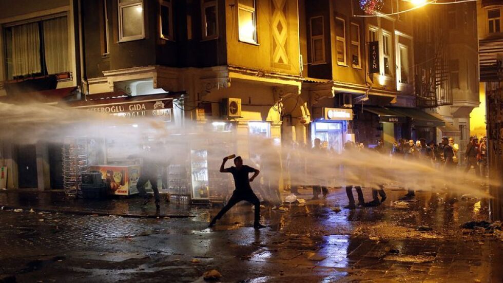Кървава годишнина на протестите срещу Ердоган (СНИМКИ)