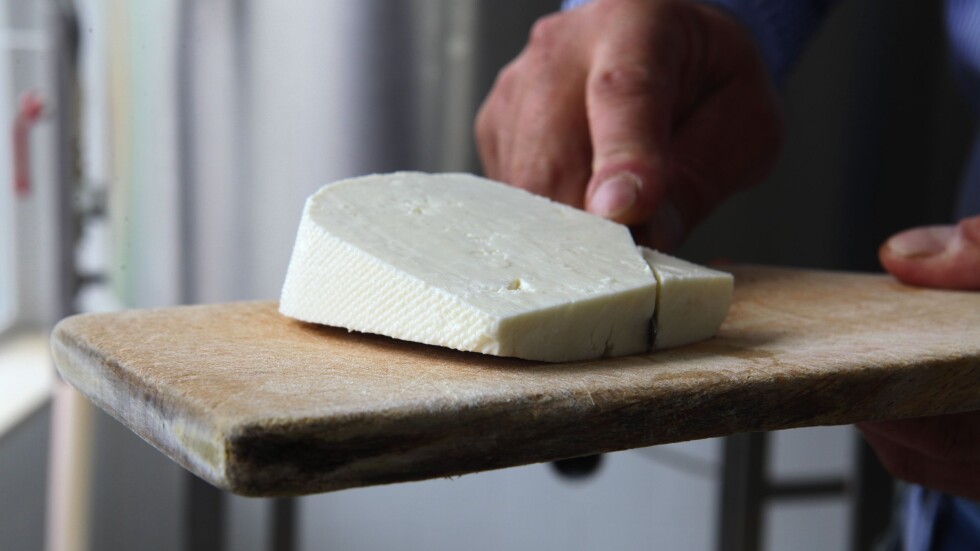 Експерт: "Месното лепило", открито в сиренето, не е разрешено у нас