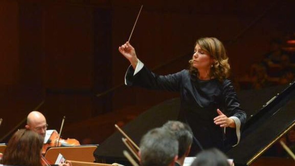 Диригентът Любка Биаджони: Във филхармонията властва страх