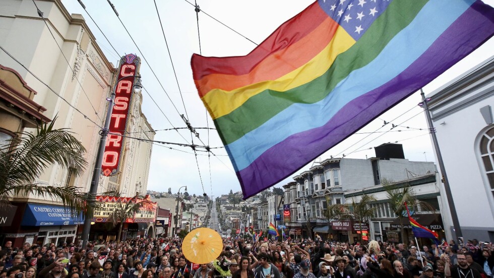 САЩ празнуват след легализирането на еднополовите бракове (СНИМКИ)