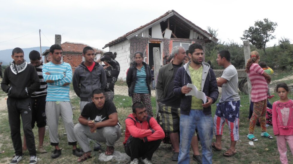 Приключи събарянето на незаконните ромски къщи в Гърмен