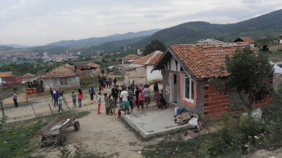 Днес в Гърмен отново ще събарят ромски къщи