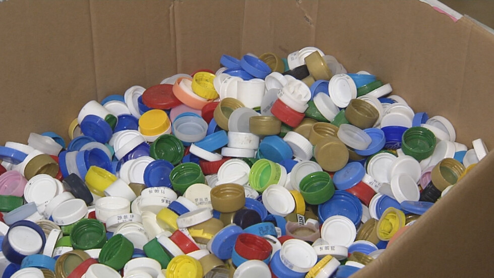 Варненци събират пари за медицинска апаратура като рециклират капачки