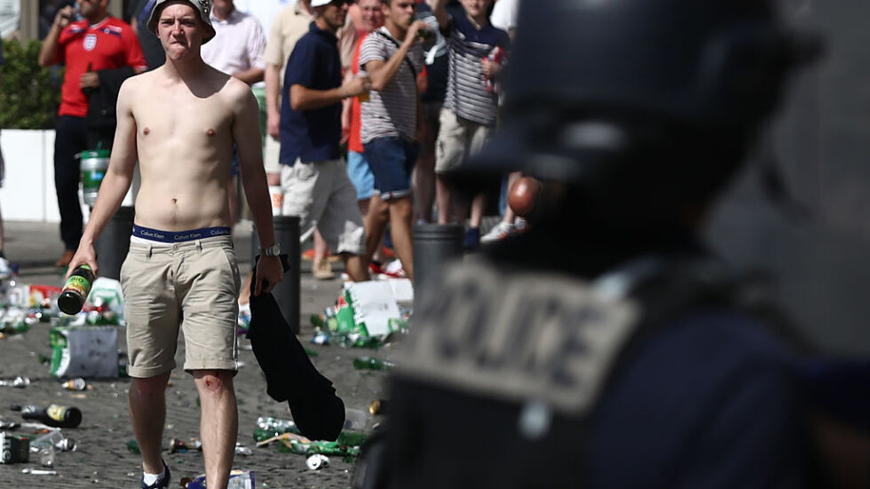 Забраняват алкохола около стадионите и фен зоните във Франция 