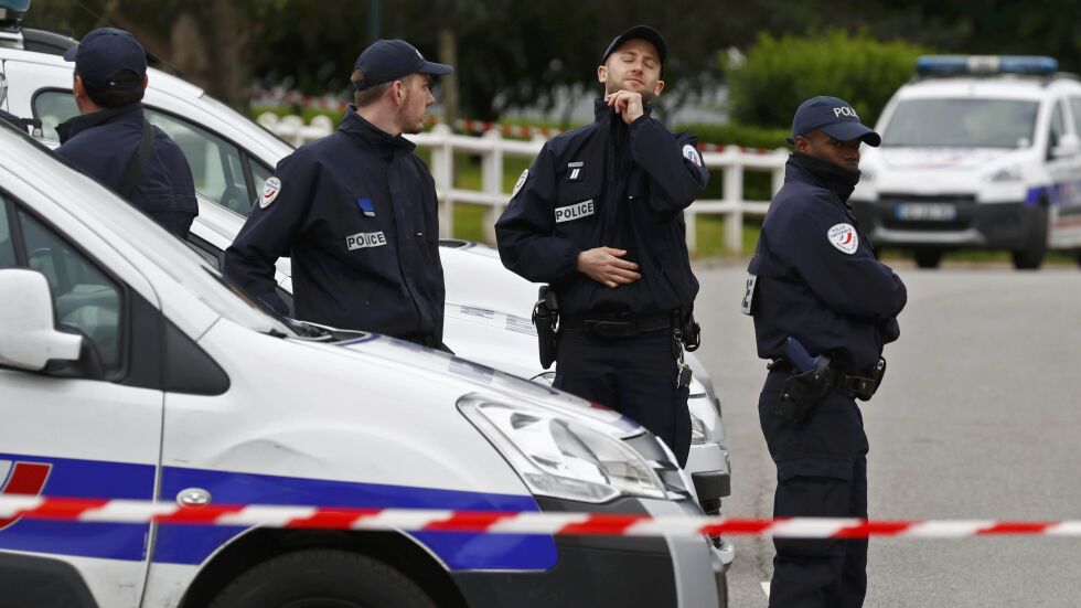 Франция е в шок след убийството на полицай снощи