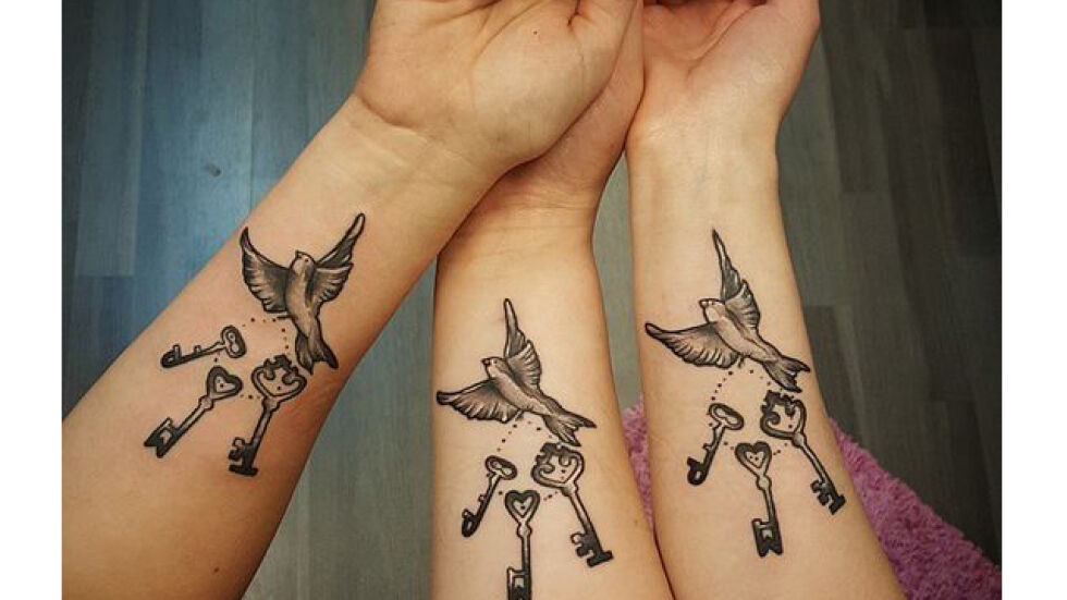 10 татуировки за сестри