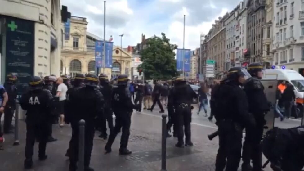 Френската полиция предотврати кървав сблъсък между англичани и руснаци (ВИДЕО)