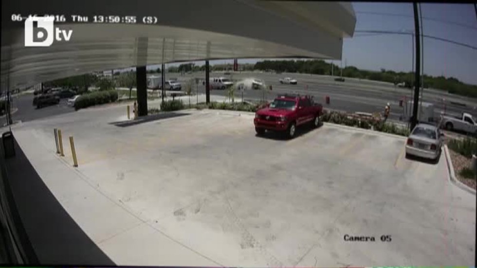 Кола връхлетя върху строителни работници в Тексас, жертви няма (ВИДЕО)