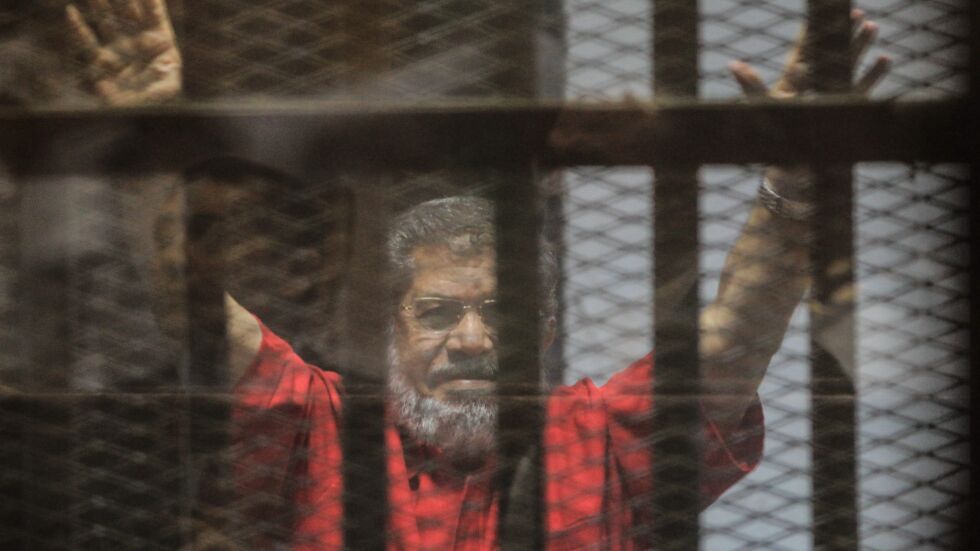 Осъдиха на доживотен затвор по дело за шпионаж Мохамед Морси 