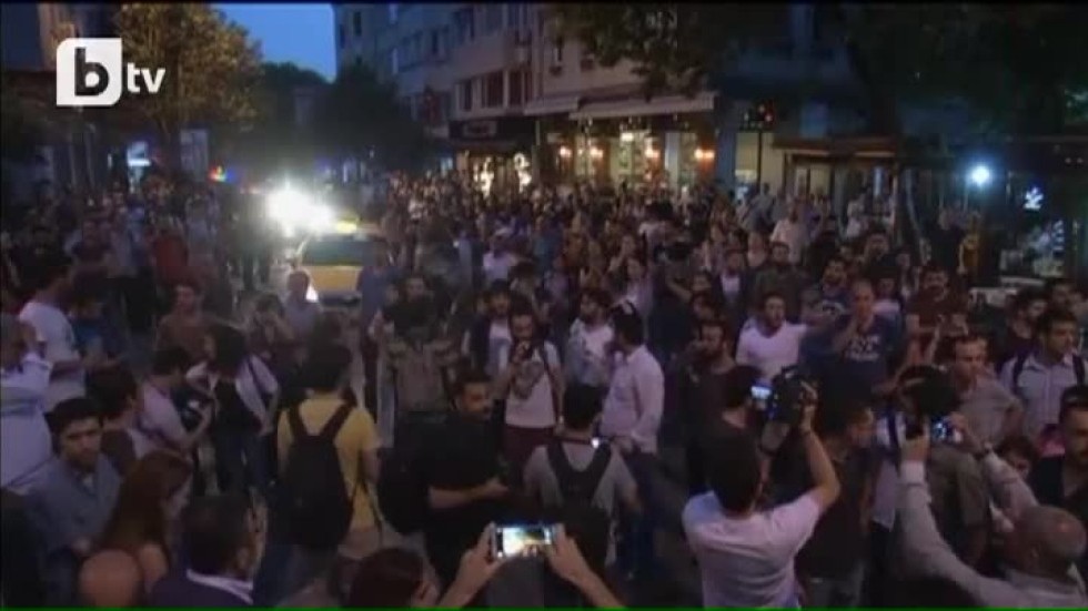 Размирици в Истанбул, след нападение над фенове на Рейдиохед