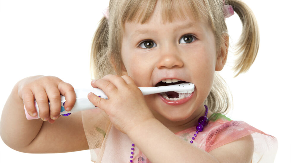 Подходящи ли са електрическите четки за зъби за деца?
