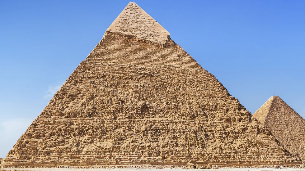 Хеопсовата пирамида била леко крива