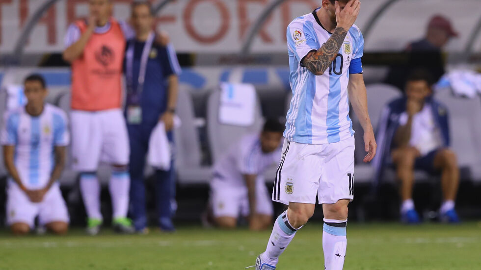 Феновете на Аржентина не искат Меси да си ходи