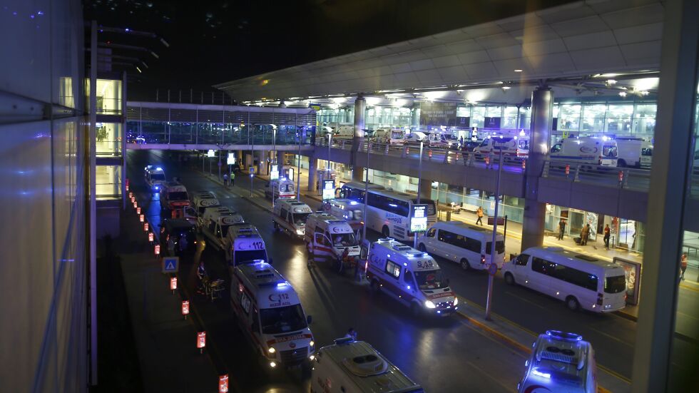 Какво се случи на летище „Ататюрк“ в Истанбул