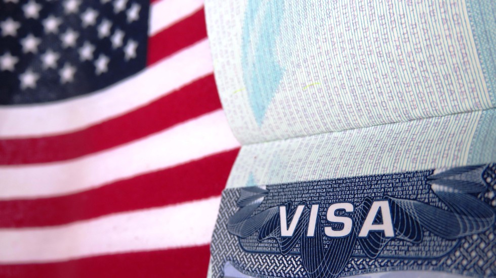 САЩ преустанови издаването на обикновени визи във всички страни