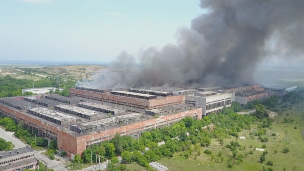 Нов пожар в склада в Шишманци, който горя през юни