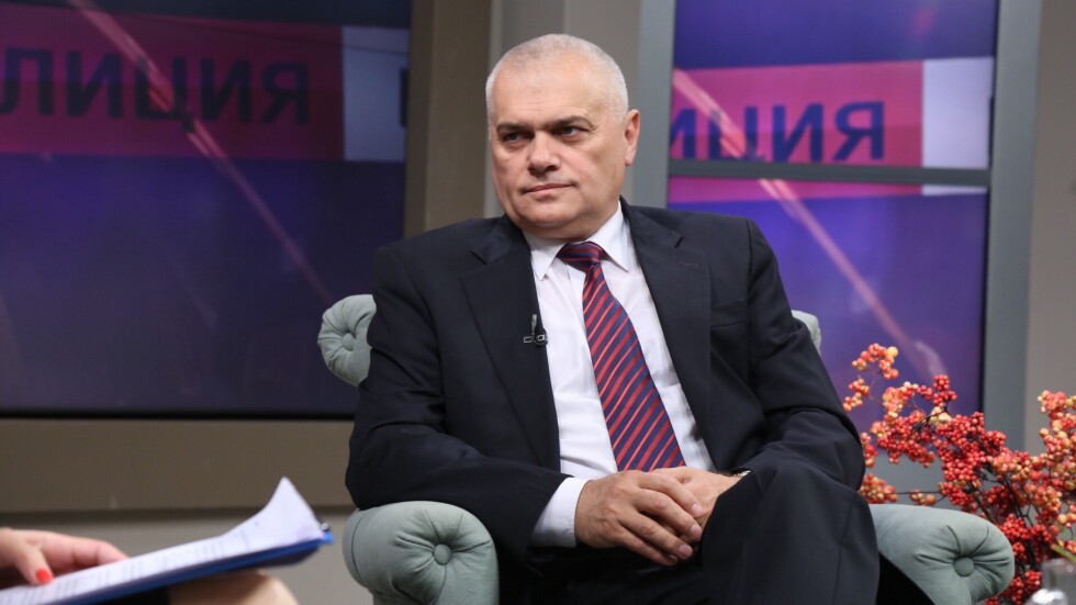 Валентин Радев: Служебният министър Пламен Узунов и сега има политически чадър