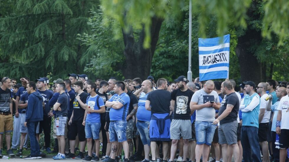 Феновете на "Левски" блокираха Ботевградско шосе (ВИДЕО)