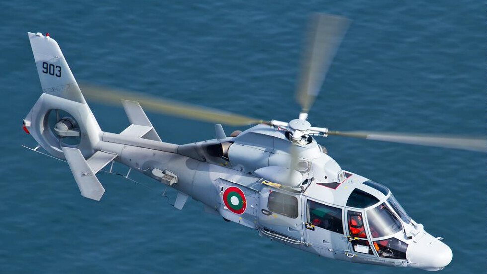 Хеликоптер „Пантер” на ВМС падна в морето, командирът загина