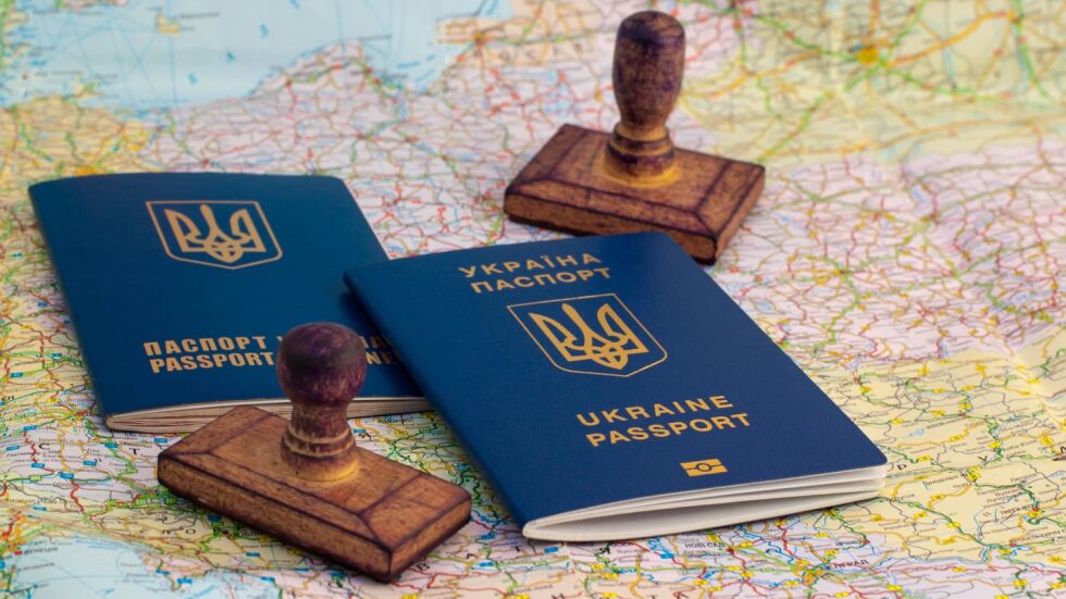 Украинците вече пътуват без визи в Европа