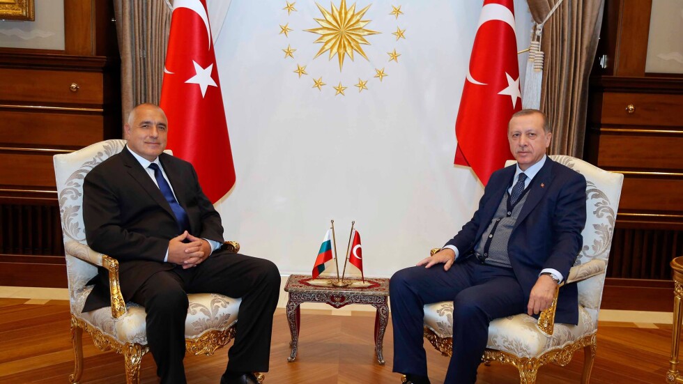 Турция се разграничи от посланик Гьокче
