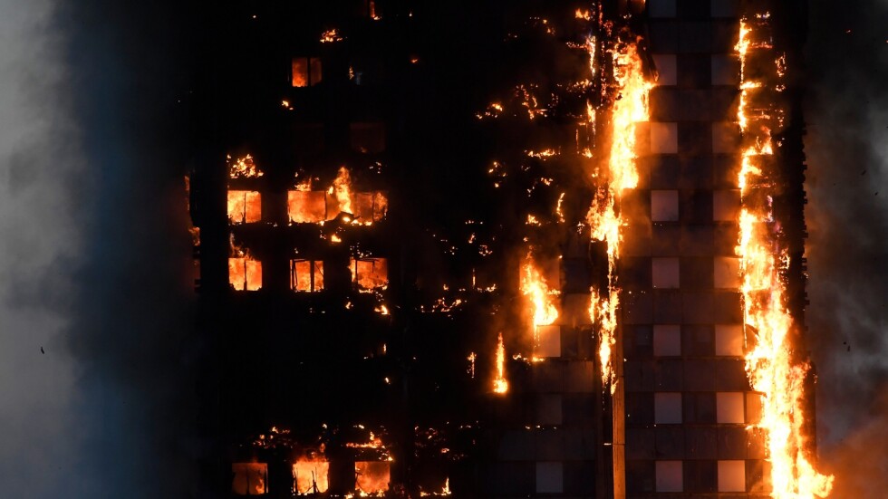 Има жертви и десетки ранени при пожара в 24-етажен блок в Лондон 