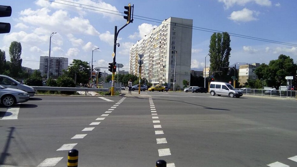 Автомобил блъсна младеж на оживено кръстовище в София