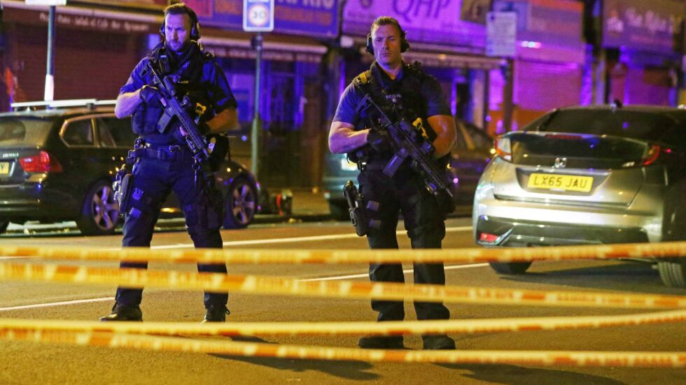 Мъжът, нападнал хора край джамия в Лондон, е обвинен в тероризъм