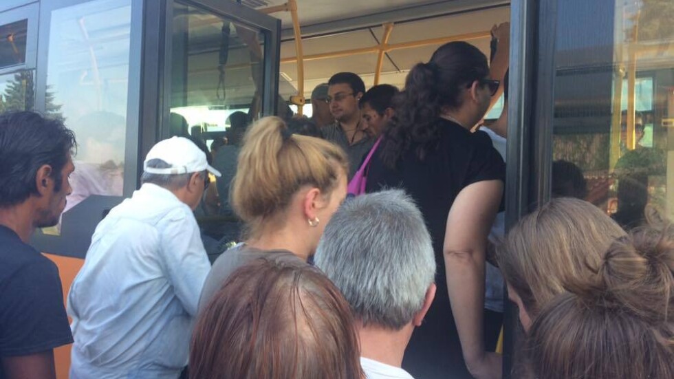 Ключова автобусна линия в София е неизползваема заради ново разписание