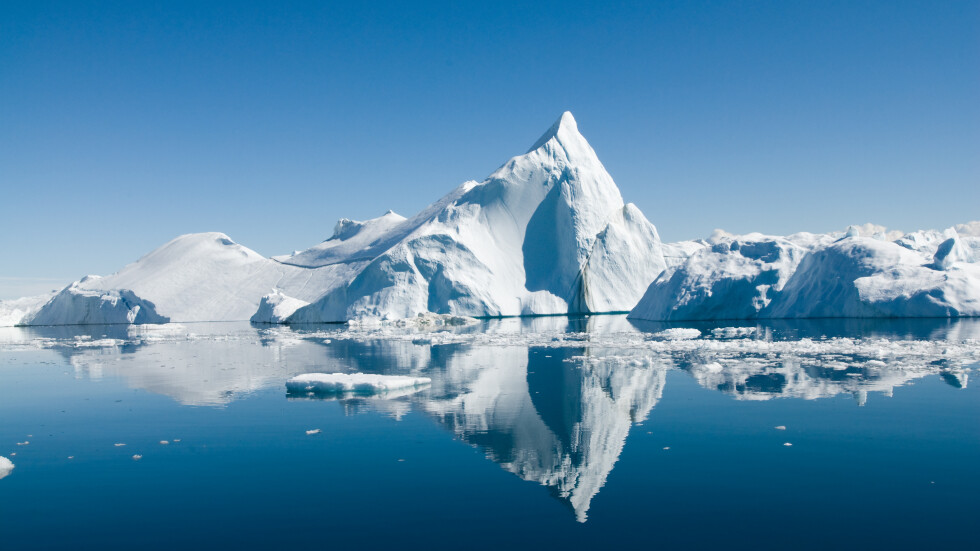 Откриха 56 езера под ледената шапка на Гренландия