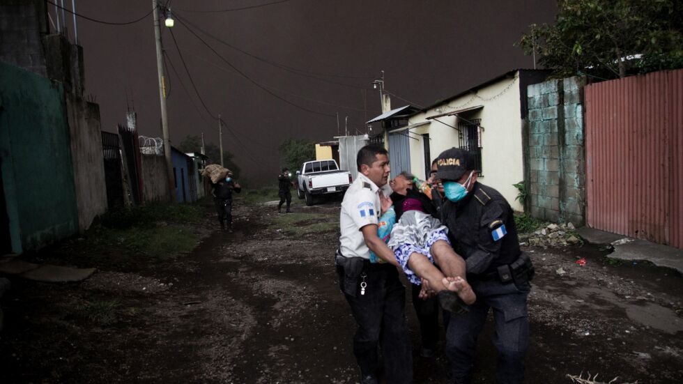 Разрушения, загинали и много ранени след вулканично изригване в Гватемала