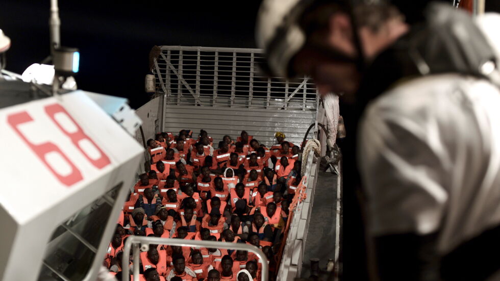 Мигрантите от кораба „Акуариус” поемат към Испания