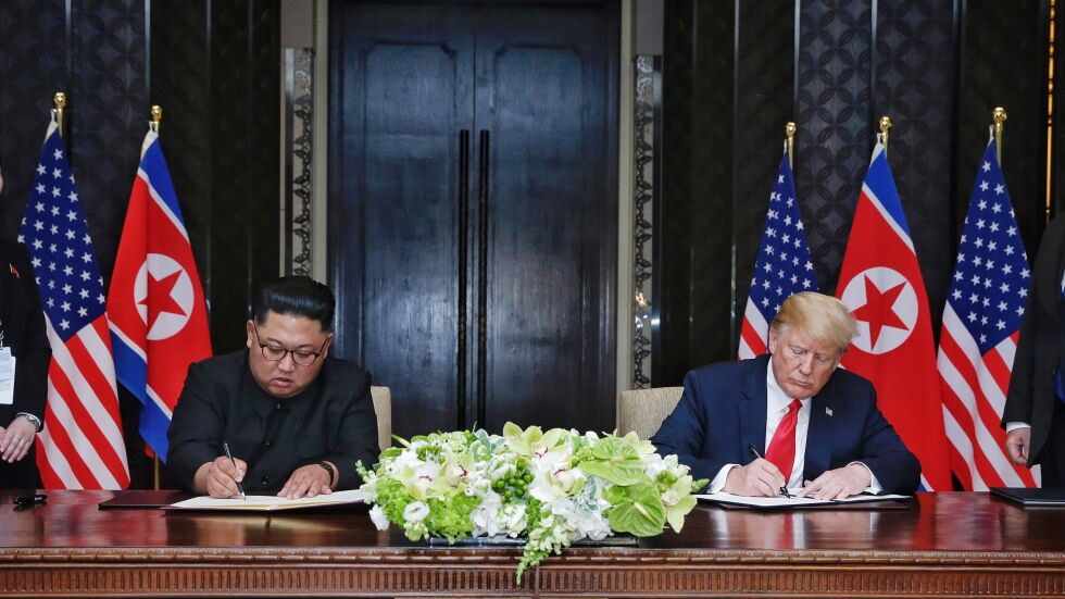 Ким и Тръмп ще работят за Корея без ядрени оръжия. Неясно как