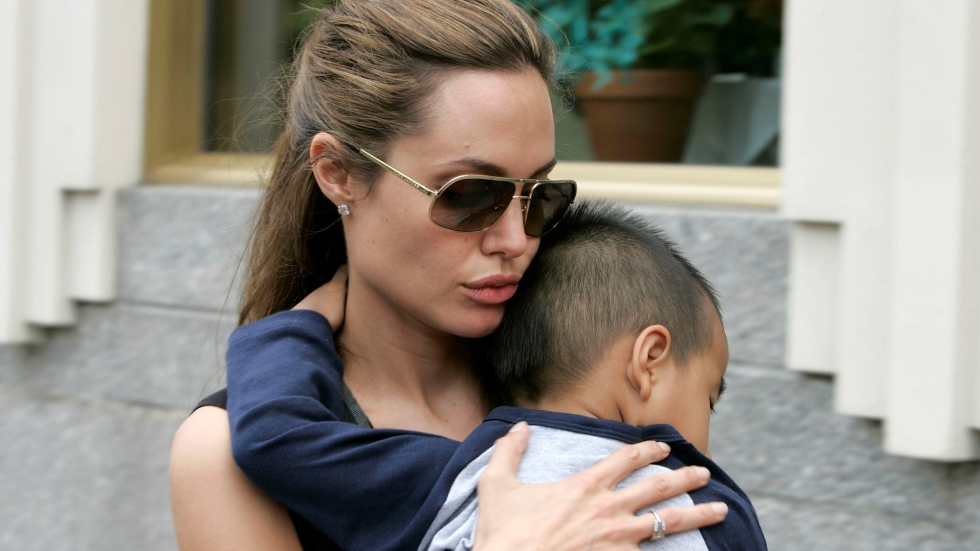 Анджелина Джоли дари солидна сума на 6-годишни момчета, които продават лимонада