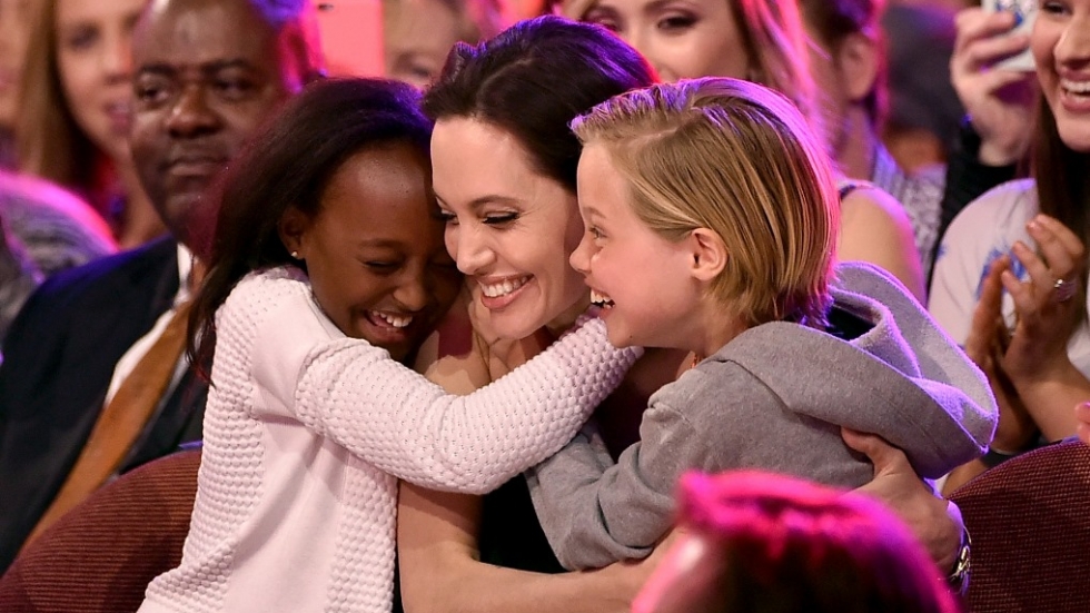 Анджелина Джоли сподели, че през последните два месеца две от дъщерите й са били оперирани