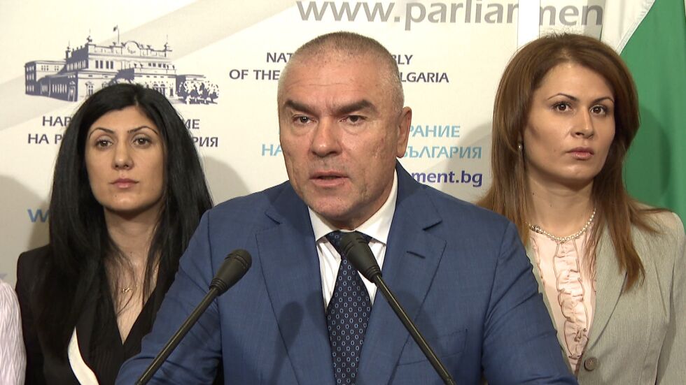 „Воля” отново поиска оставката на Красимир Каракачанов, ще сезира прокуратурата