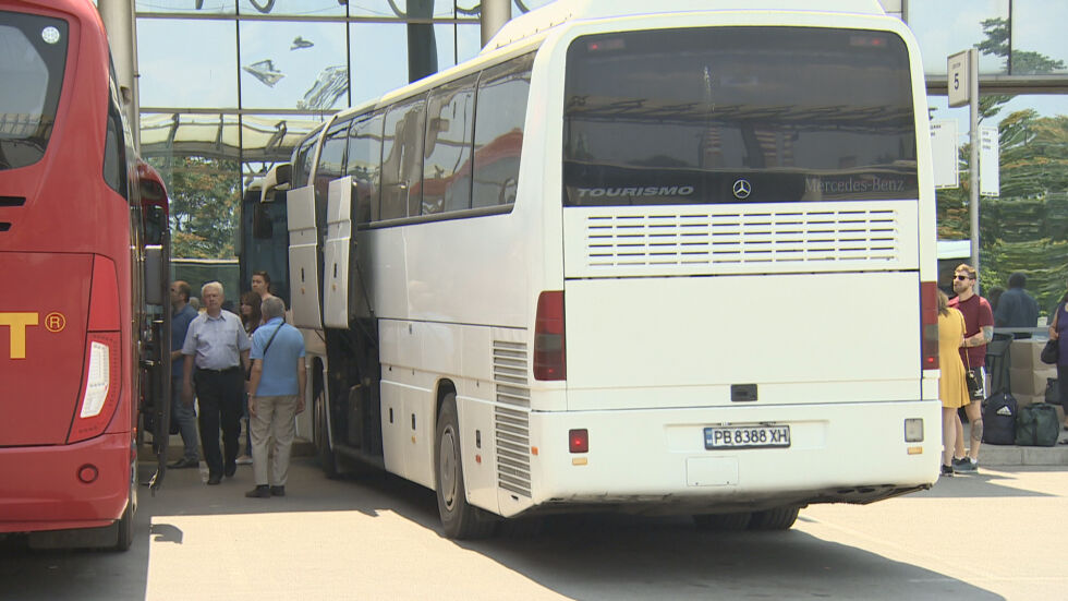 Протест на превозвачите може да спре автобусите за час и половина